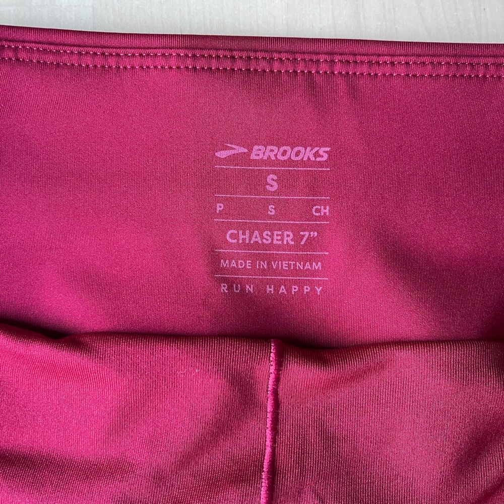 Brooks "Chaser" 7" running shorts - Picture 3 of 6